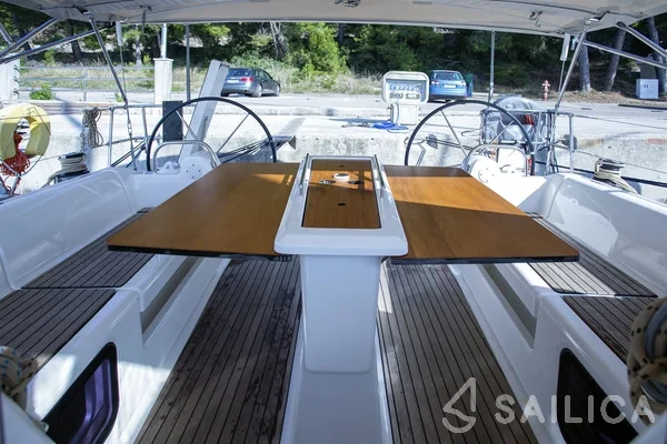 Dufour 412 GL - Yacht Charter Sailica