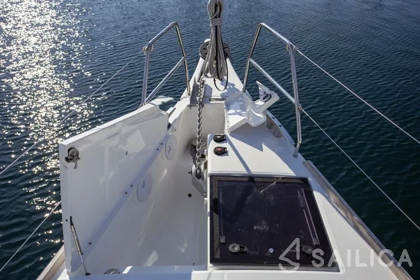 Dufour 520 GL - Yacht Charter Sailica