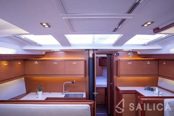 Dufour 520 GL - Yacht Charter Sailica