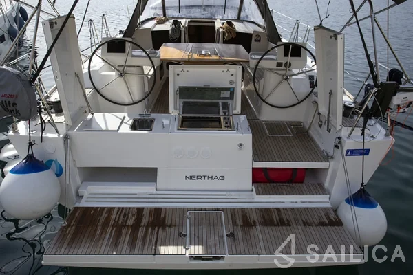Dufour 520 GL - Yacht Charter Sailica