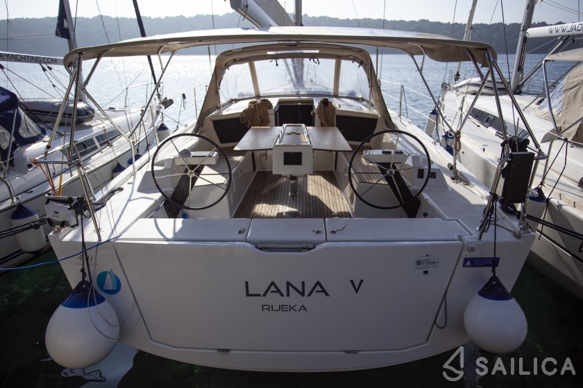 Dufour 430 Grand Large - Yacht Charter Sailica