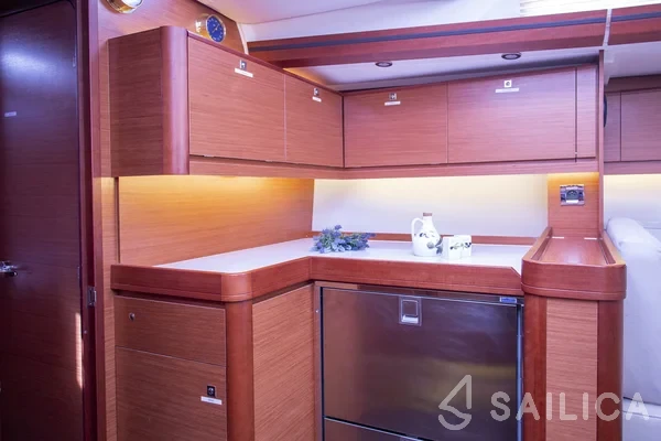 Dufour 520 GL - Yacht Charter Sailica
