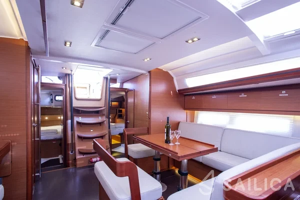 Dufour 520 GL - Yacht Charter Sailica