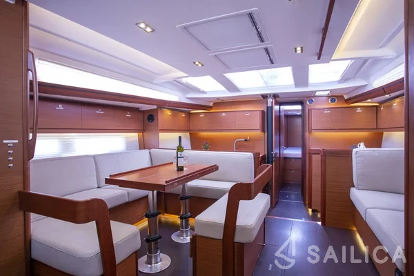 Dufour 520 GL - Yacht Charter Sailica