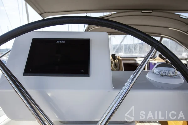 Dufour 520 GL - Yacht Charter Sailica