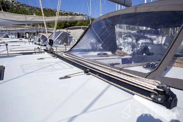 Dufour 520 GL - Yacht Charter Sailica