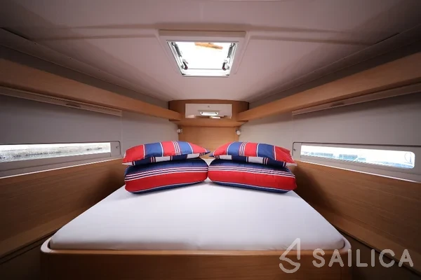 Dufour 430 Grand Large - Yacht Charter Sailica