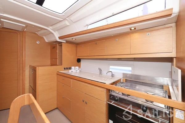 Dufour 430 Grand Large - Yacht Charter Sailica