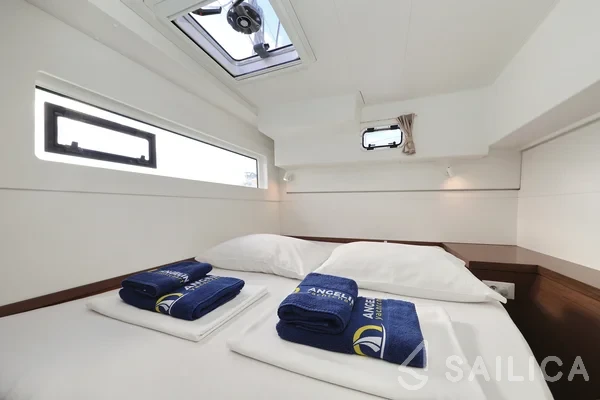 Lagoon 40 - Photo #63 Lagoon 40 - Yacht Charter Sailica