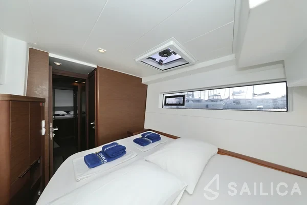 Lagoon 40 - Photo #64 Lagoon 40 - Yacht Charter Sailica