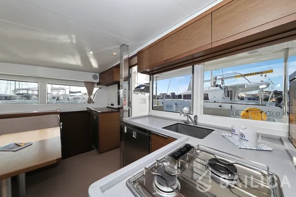 Lagoon 40 - Photo #51 Lagoon 40 - Yacht Charter Sailica