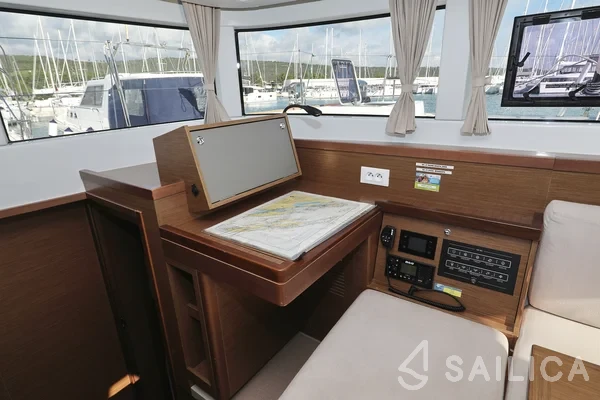 Lagoon 40 - Photo #57 Lagoon 40 - Yacht Charter Sailica