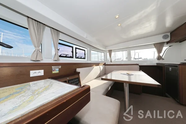 Lagoon 40 - Photo #55 Lagoon 40 - Yacht Charter Sailica