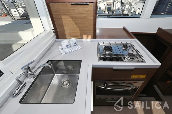 Lagoon 40 - Photo #53 Lagoon 40 - Yacht Charter Sailica