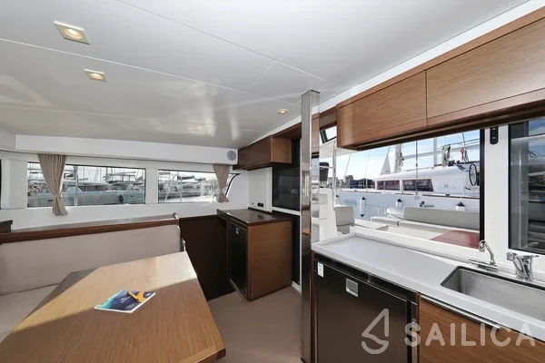 Lagoon 40 - Photo #54 Lagoon 40 - Yacht Charter Sailica