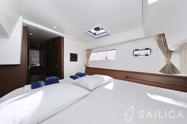 Lagoon 42 - Yacht Charter Sailica