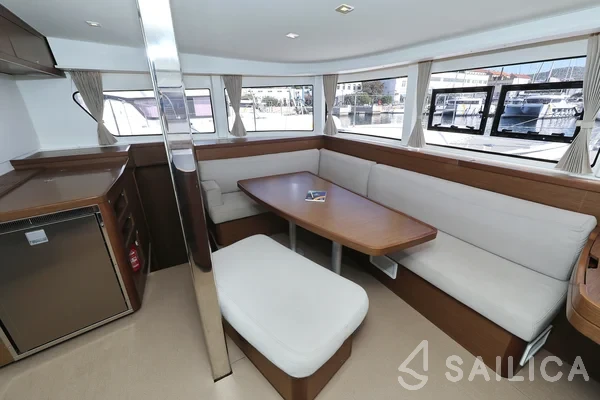 Lagoon 42 - Yacht Charter Sailica