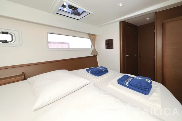 Lagoon 42 - Yacht Charter Sailica