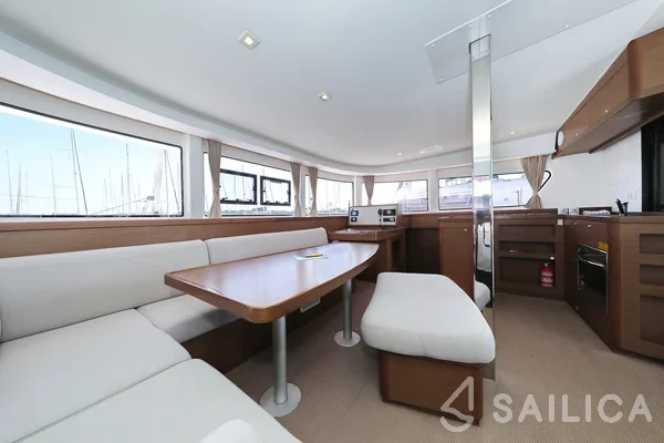Lagoon 42 - Yacht Charter Sailica