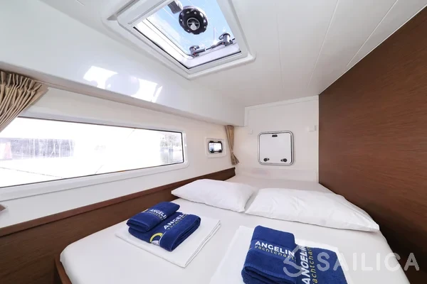 Lagoon 42 - Yacht Charter Sailica