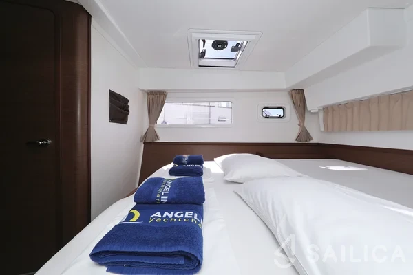 Lagoon 42 - Yacht Charter Sailica