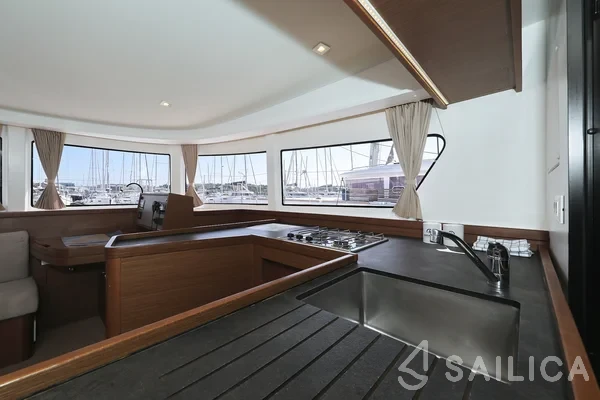 Lagoon 42 - Yacht Charter Sailica