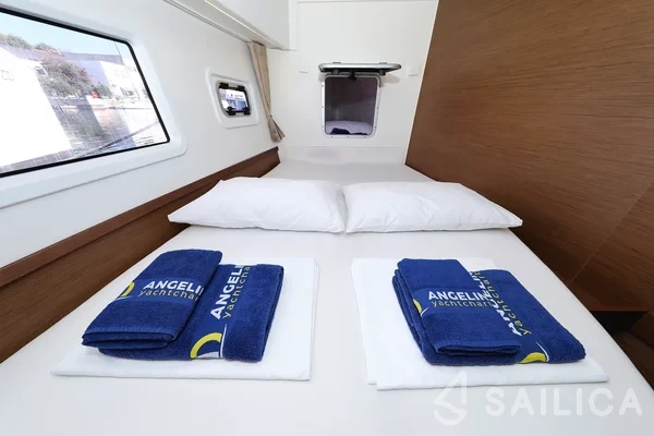 Lagoon 42 - Yacht Charter Sailica