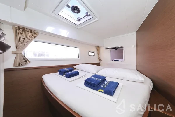 Lagoon 42 - Yacht Charter Sailica