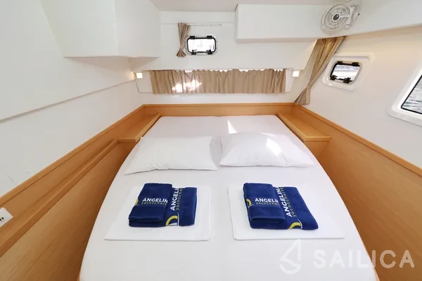 Lagoon 42 - Yacht Charter Sailica