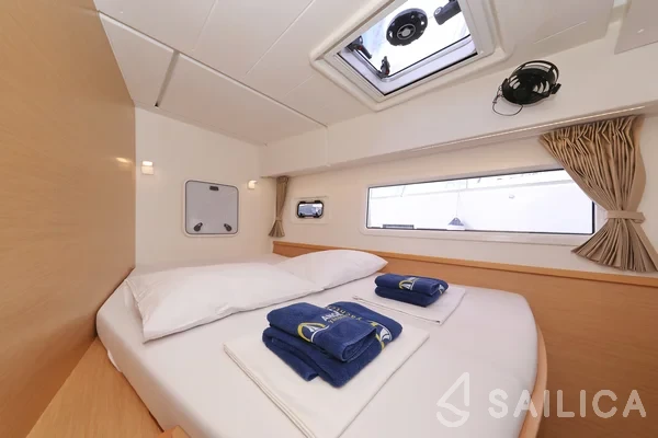 Lagoon 42 - Yacht Charter Sailica
