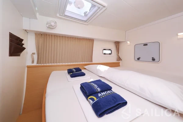 Lagoon 42 - Yacht Charter Sailica