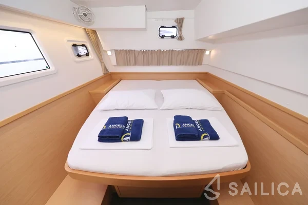 Lagoon 42 - Yacht Charter Sailica