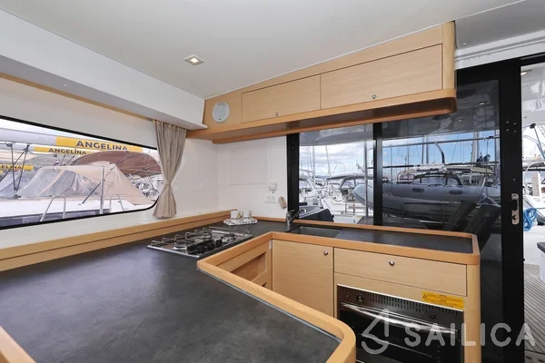 Lagoon 42 - Yacht Charter Sailica