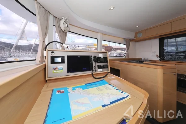 Lagoon 42 - Yacht Charter Sailica