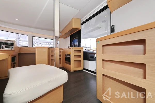 Lagoon 42 - Yacht Charter Sailica