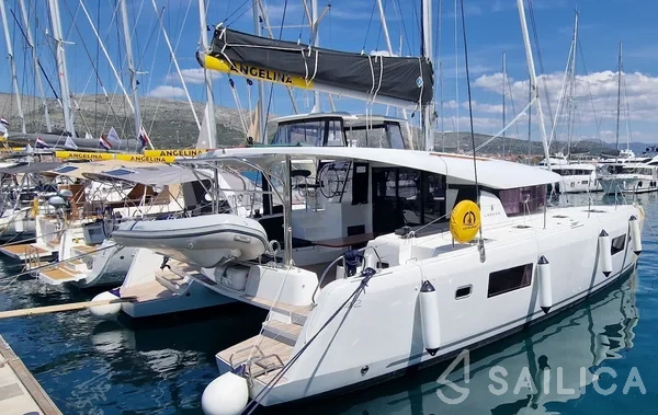 Lagoon 42 - Yacht Charter Sailica