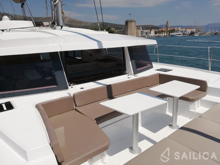 Bali 4.1 - Yacht Charter Sailica