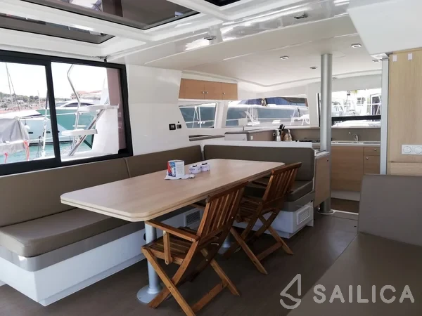 Bali 4.1 - Yacht Charter Sailica