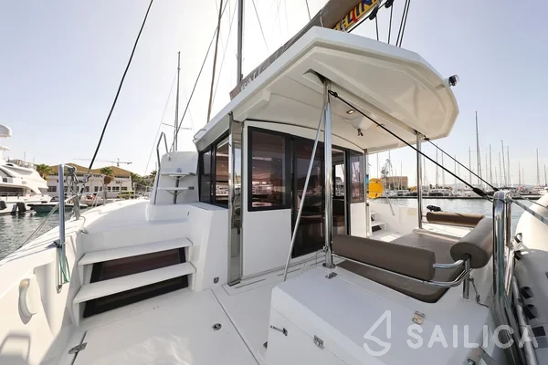 Bali 4.1 - Yacht Charter Sailica