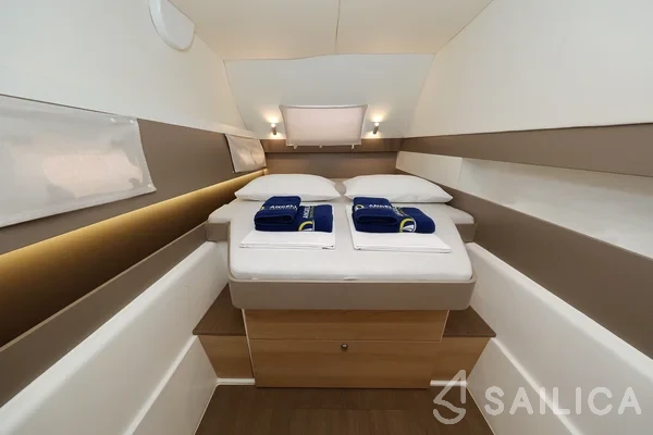 Bali 4.1 - Yacht Charter Sailica