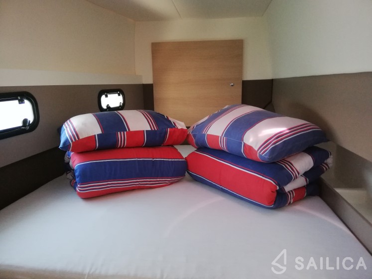 Bali 4.1 - Yacht Charter Sailica