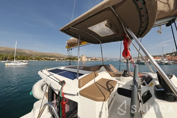 Bali 4.1 - Yacht Charter Sailica