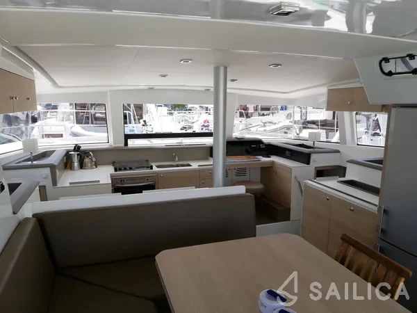 Bali 4.1 - Yacht Charter Sailica