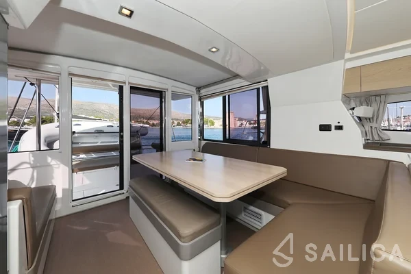 Bali 4.1 - Yacht Charter Sailica