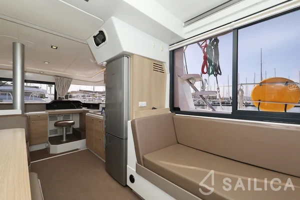 Bali 4.1 - Yacht Charter Sailica