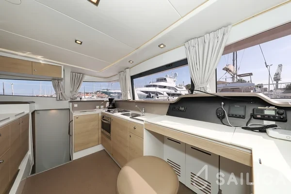 Bali 4.1 - Yacht Charter Sailica