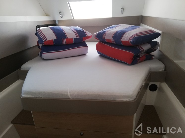 Bali 4.1 - Yacht Charter Sailica