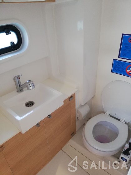 Bali 4.1 - Yacht Charter Sailica