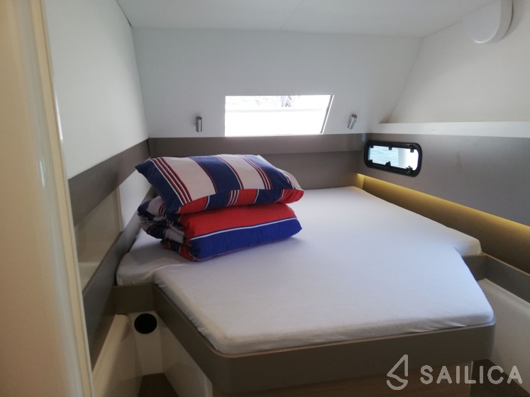 Bali 4.1 - Yacht Charter Sailica