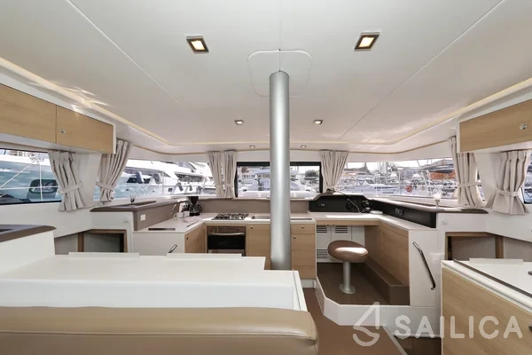 Bali 4.1 - Yacht Charter Sailica